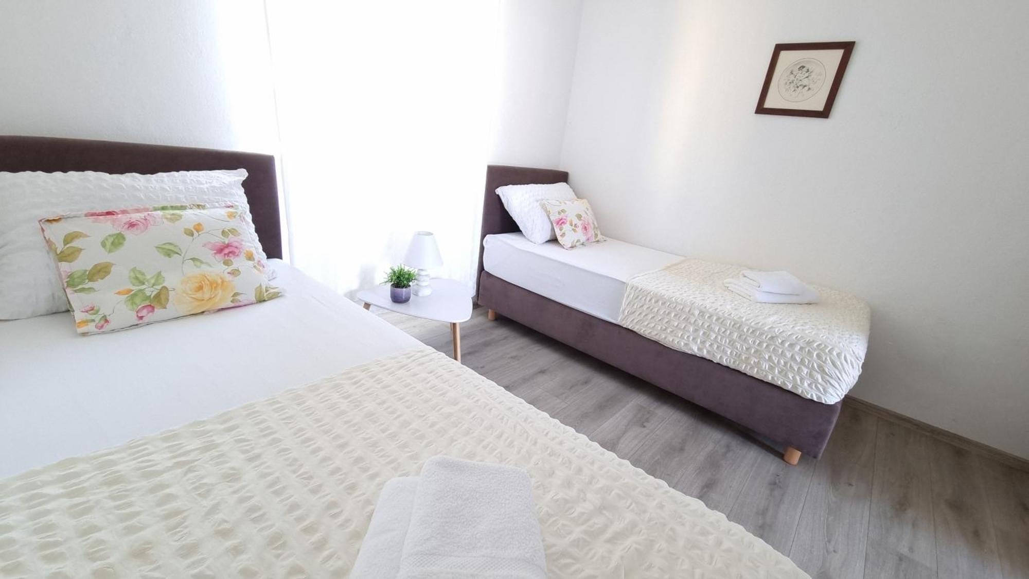 Apartments Skoljka イェゼラ エクステリア 写真